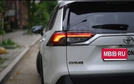 Toyota RAV4, 2019 год, 3 400 000 рублей, 11 фотография