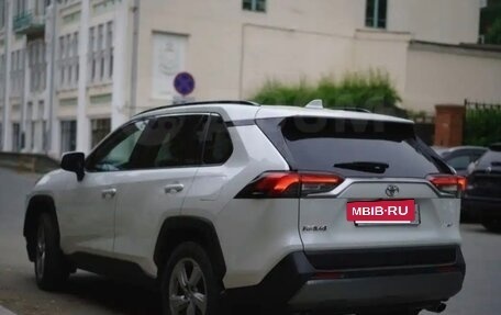 Toyota RAV4, 2019 год, 3 400 000 рублей, 9 фотография