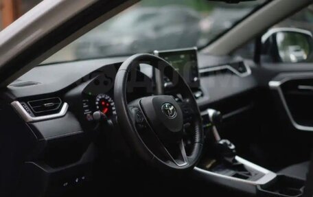 Toyota RAV4, 2019 год, 3 400 000 рублей, 21 фотография