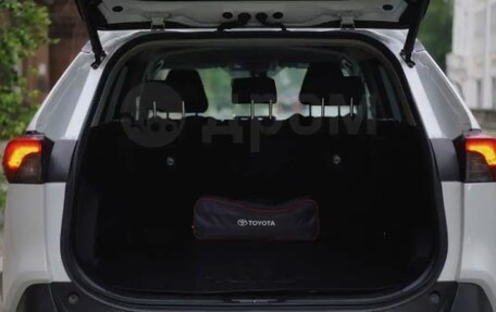 Toyota RAV4, 2019 год, 3 400 000 рублей, 16 фотография