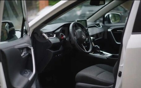 Toyota RAV4, 2019 год, 3 400 000 рублей, 19 фотография