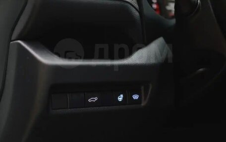 Toyota RAV4, 2019 год, 3 400 000 рублей, 23 фотография