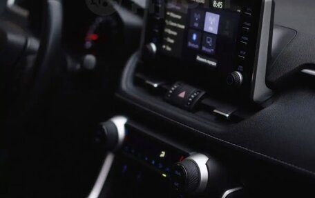 Toyota RAV4, 2019 год, 3 400 000 рублей, 26 фотография