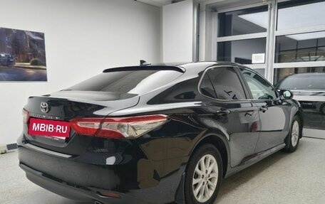 Toyota Camry, 2021 год, 3 350 000 рублей, 5 фотография