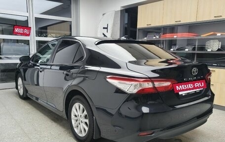 Toyota Camry, 2021 год, 3 350 000 рублей, 7 фотография
