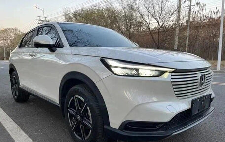 Honda Vezel, 2024 год, 1 950 000 рублей, 3 фотография