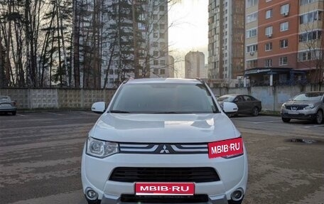 Mitsubishi Outlander III рестайлинг 3, 2013 год, 1 520 000 рублей, 1 фотография