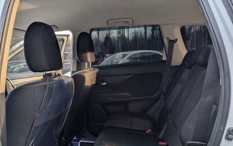 Mitsubishi Outlander III рестайлинг 3, 2013 год, 1 520 000 рублей, 8 фотография