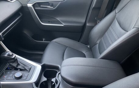 Toyota RAV4, 2020 год, 3 300 000 рублей, 12 фотография