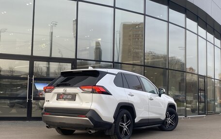 Toyota RAV4, 2020 год, 3 300 000 рублей, 2 фотография