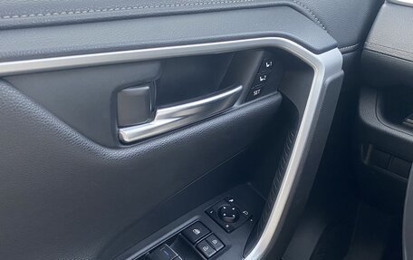 Toyota RAV4, 2020 год, 3 300 000 рублей, 11 фотография