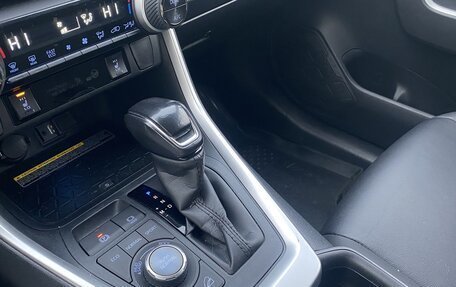 Toyota RAV4, 2020 год, 3 300 000 рублей, 9 фотография