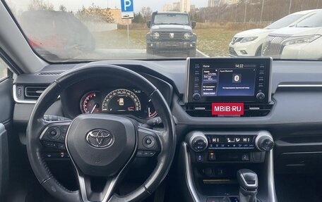 Toyota RAV4, 2020 год, 3 300 000 рублей, 6 фотография
