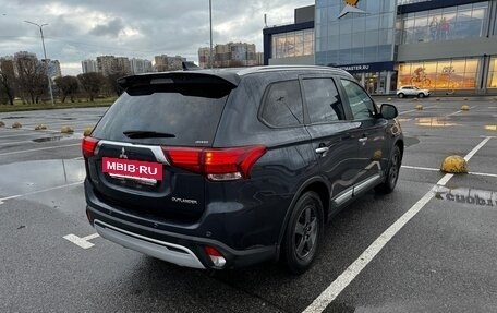 Mitsubishi Outlander III рестайлинг 3, 2019 год, 2 800 000 рублей, 7 фотография