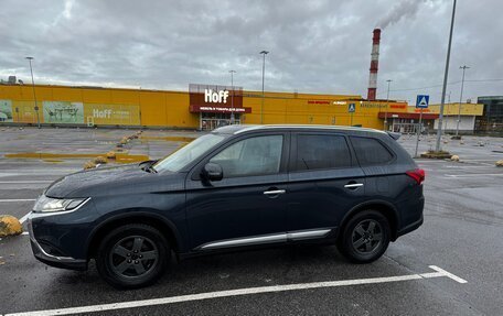 Mitsubishi Outlander III рестайлинг 3, 2019 год, 2 800 000 рублей, 11 фотография