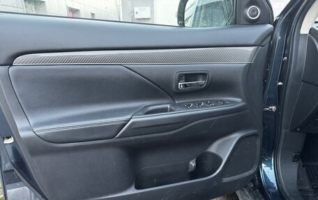 Mitsubishi Outlander III рестайлинг 3, 2019 год, 2 800 000 рублей, 17 фотография