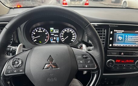 Mitsubishi Outlander III рестайлинг 3, 2019 год, 2 800 000 рублей, 16 фотография
