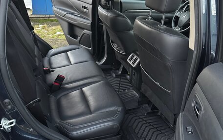 Mitsubishi Outlander III рестайлинг 3, 2019 год, 2 800 000 рублей, 28 фотография