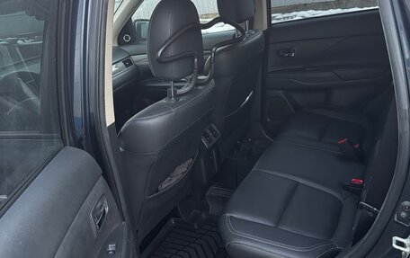 Mitsubishi Outlander III рестайлинг 3, 2019 год, 2 800 000 рублей, 30 фотография