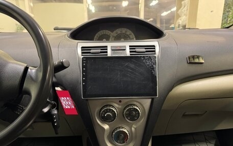 Toyota Yaris III рестайлинг, 2007 год, 650 000 рублей, 12 фотография