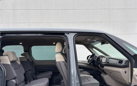 Volkswagen Multivan, 2024 год, 6 500 000 рублей, 10 фотография