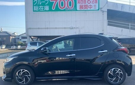 Toyota Yaris, 2022 год, 1 100 000 рублей, 8 фотография