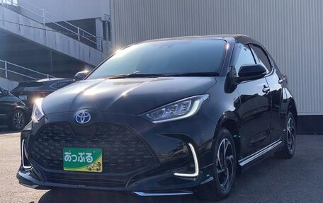 Toyota Yaris, 2022 год, 1 100 000 рублей, 2 фотография