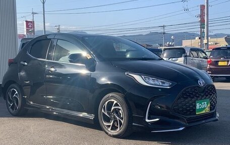 Toyota Yaris, 2022 год, 1 100 000 рублей, 3 фотография