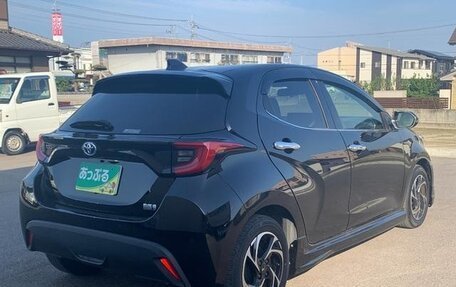 Toyota Yaris, 2022 год, 1 100 000 рублей, 5 фотография