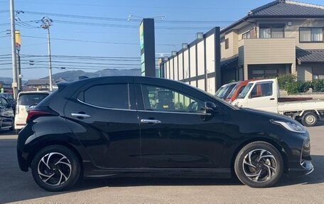 Toyota Yaris, 2022 год, 1 100 000 рублей, 4 фотография