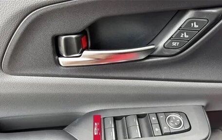 Toyota Prius IV XW50, 2025 год, 4 489 000 рублей, 21 фотография