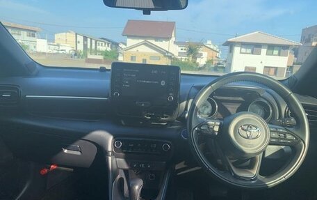 Toyota Yaris, 2022 год, 1 100 000 рублей, 10 фотография