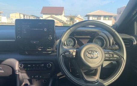 Toyota Yaris, 2022 год, 1 100 000 рублей, 11 фотография