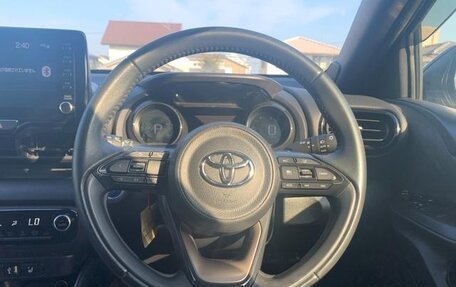 Toyota Yaris, 2022 год, 1 100 000 рублей, 13 фотография