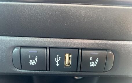 Toyota Yaris, 2022 год, 1 100 000 рублей, 19 фотография