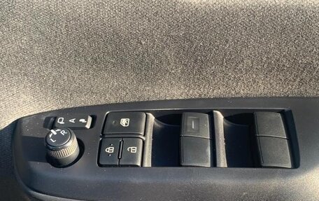 Toyota Yaris, 2022 год, 1 100 000 рублей, 16 фотография