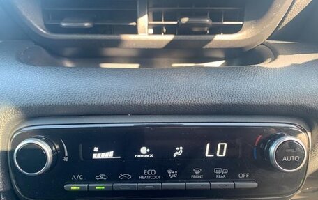 Toyota Yaris, 2022 год, 1 100 000 рублей, 23 фотография