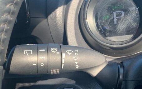 Toyota Yaris, 2022 год, 1 100 000 рублей, 24 фотография