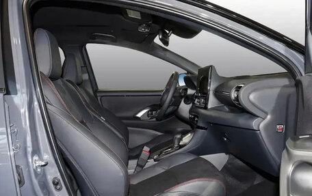 Toyota Yaris, 2025 год, 2 750 000 рублей, 8 фотография