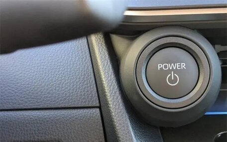 Toyota Prius IV XW50, 2025 год, 4 302 000 рублей, 18 фотография