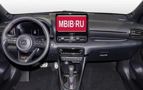 Toyota Yaris, 2025 год, 2 750 000 рублей, 3 фотография