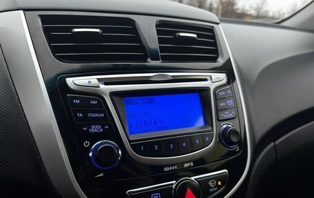 Hyundai Solaris II рестайлинг, 2012 год, 750 000 рублей, 23 фотография