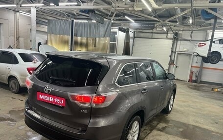 Toyota Highlander III, 2014 год, 2 538 000 рублей, 2 фотография