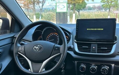 Toyota Yaris XP150 рестайлинг, 2022 год, 1 220 000 рублей, 11 фотография