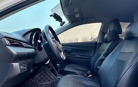 Toyota Yaris XP150 рестайлинг, 2022 год, 1 220 000 рублей, 9 фотография