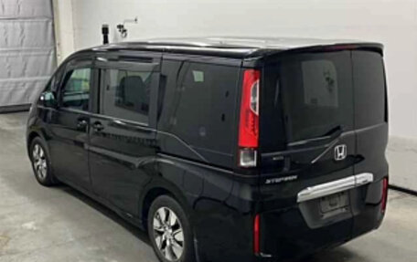 Honda Stepwgn IV, 2021 год, 1 900 000 рублей, 2 фотография