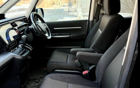 Honda Stepwgn IV, 2021 год, 1 900 000 рублей, 15 фотография