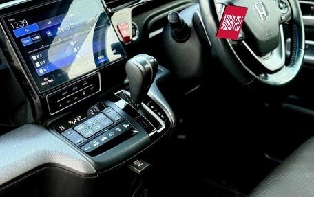 Honda Stepwgn IV, 2021 год, 1 900 000 рублей, 14 фотография