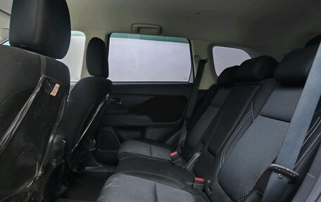 Mitsubishi Outlander III рестайлинг 3, 2020 год, 1 889 000 рублей, 12 фотография