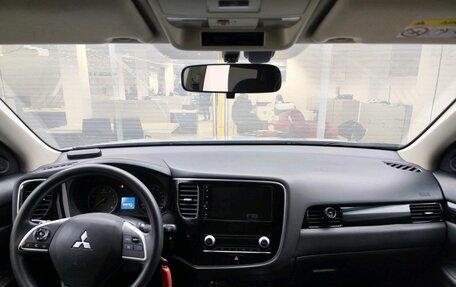Mitsubishi Outlander III рестайлинг 3, 2020 год, 1 889 000 рублей, 14 фотография